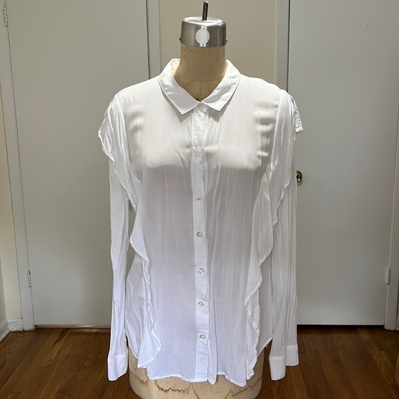 BCBGeneration Tops - BCBG Ruffle Button Up Shirt SZ L 😍 Same Day Ship 💕